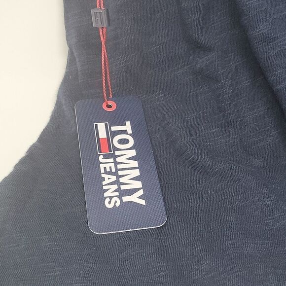 Tommy Jean's Cotton V-Neck Logo T-Shirt NWT. - Picture 3 of 4